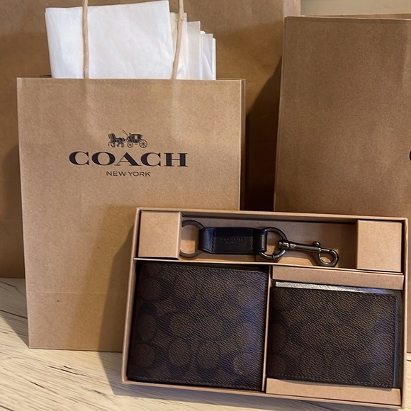 COACH Men’s Wallet. Gift Set, Keychain, Cardholder, Coach Box, & Bag. - Picture 1 of 9